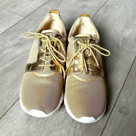 HP⭐️ MICHAEL KORS NWOT Amanda Mesh Gold Metallic Sneakers, Size 8 - Picture 4 of 9